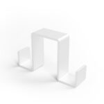 Dwustronny biały haczyk na kabinę prysznicową wykonany z aluminium na białym tle