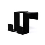 Podwójny haczyk na kaloryfer, aluminiowy, na białym tle. W kolorze czarny mat