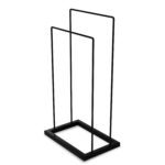 Stojak łazienkowy wolnostojący w kolorze matowej czerni, o prostym, geometrycznym kształcie. Minimalistyczna konstrukcja z dwiema poprzeczkami idealna do suszenia ręczników.