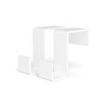 Podwójny haczyk na kaloryfer, aluminiowy, na białym tle. W kolorze biały mat